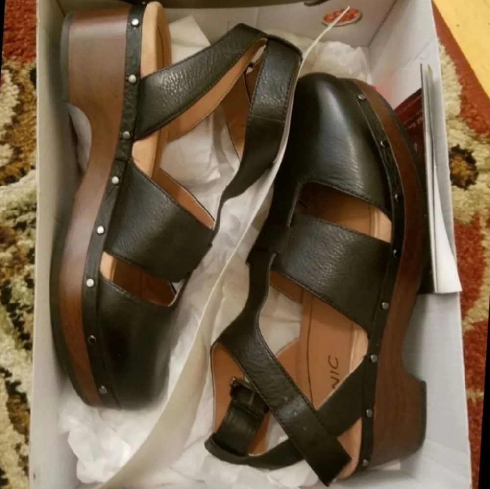 Vionic womens day faye t-strap clog